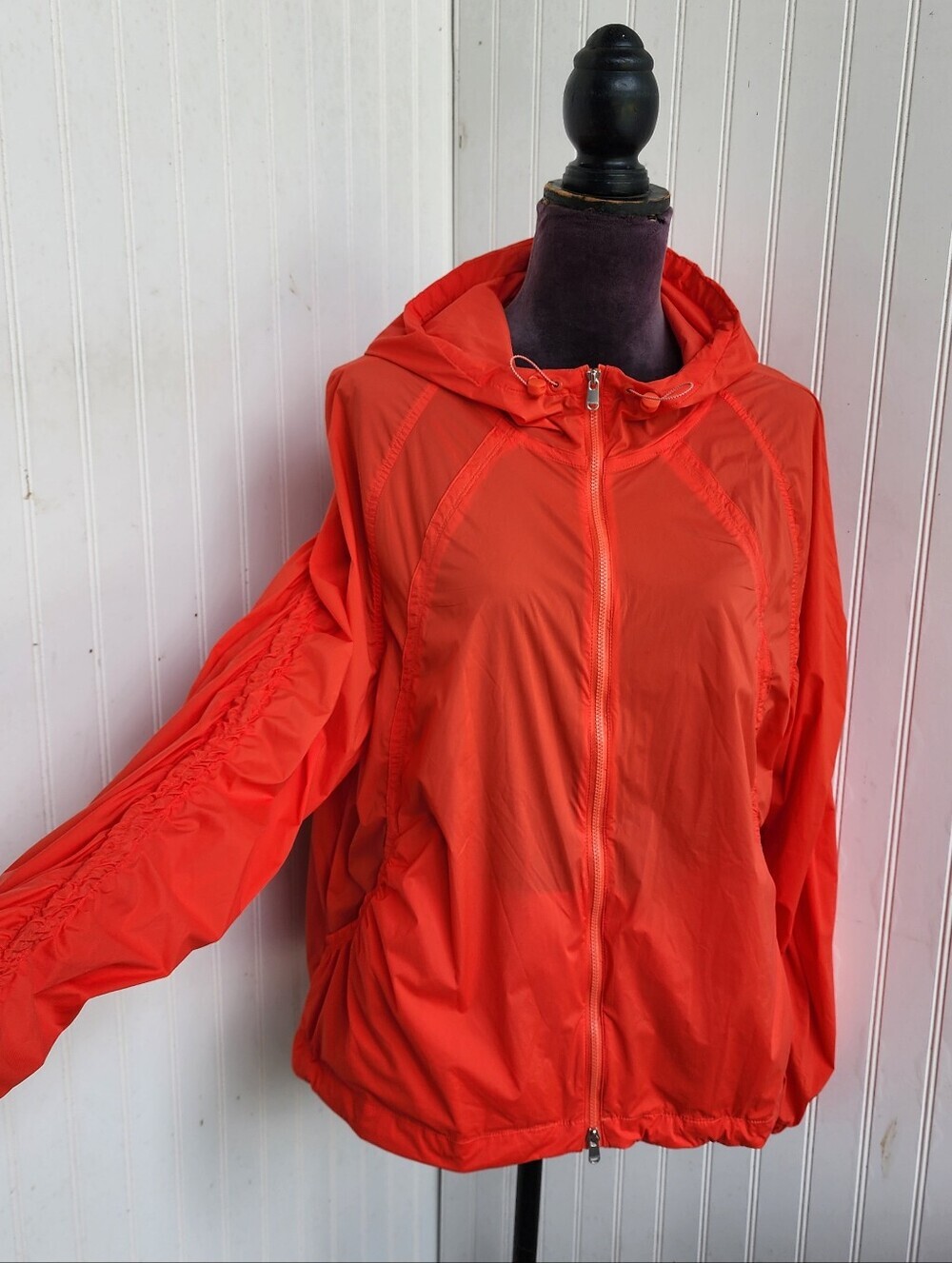 Athleta Expedition Windbreaker Jacket Women's Orange Ruched Sleeve Sz M